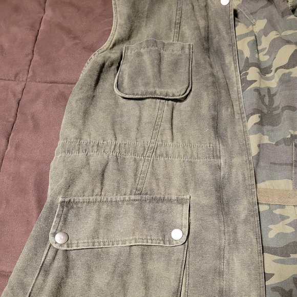 Army green and camo utility vest - Picture 7 of 12